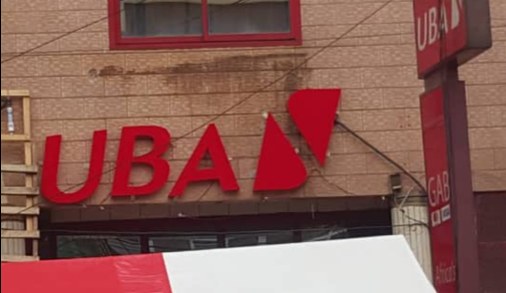 Enseigne en relief — UBA